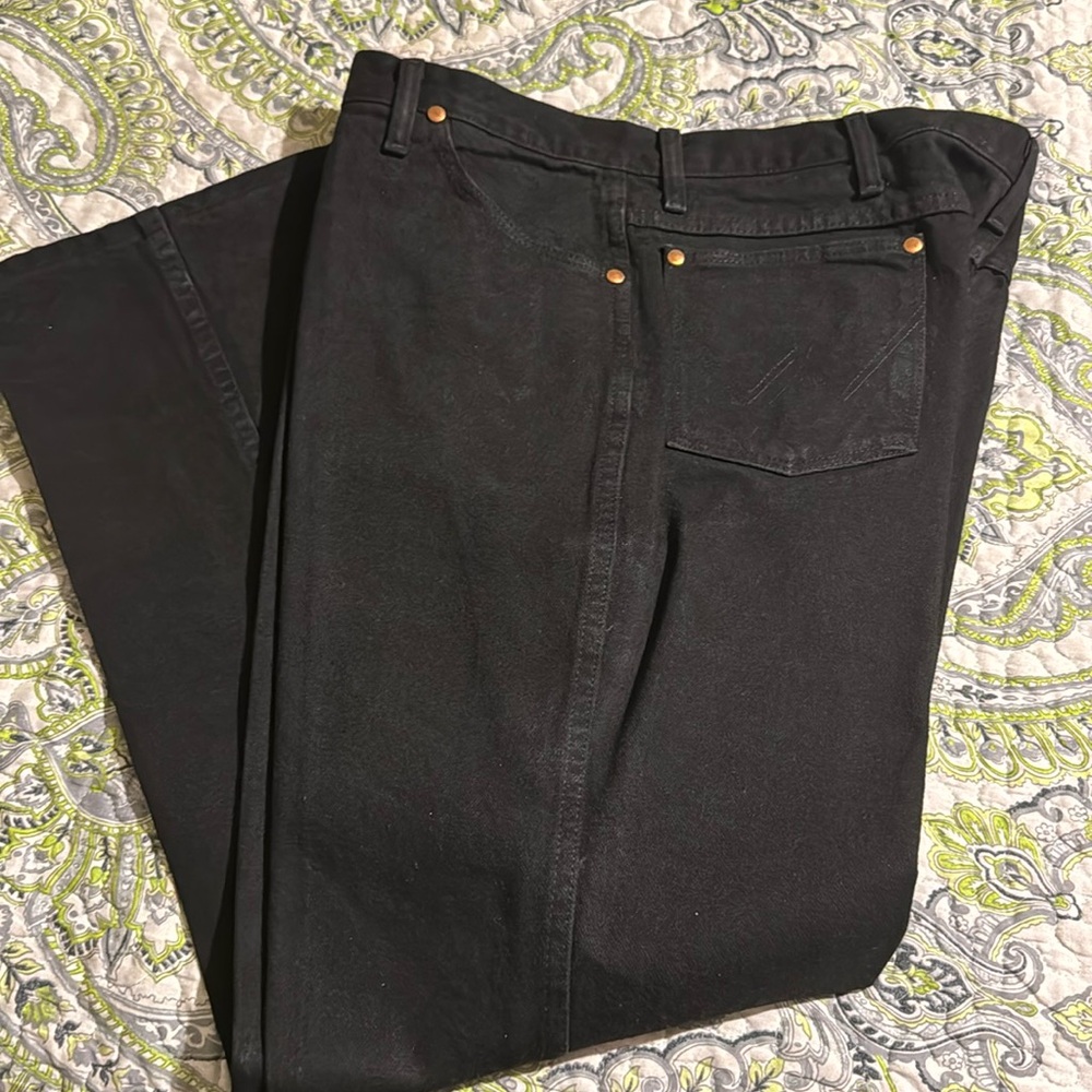 Black wrangler 40x32 like new